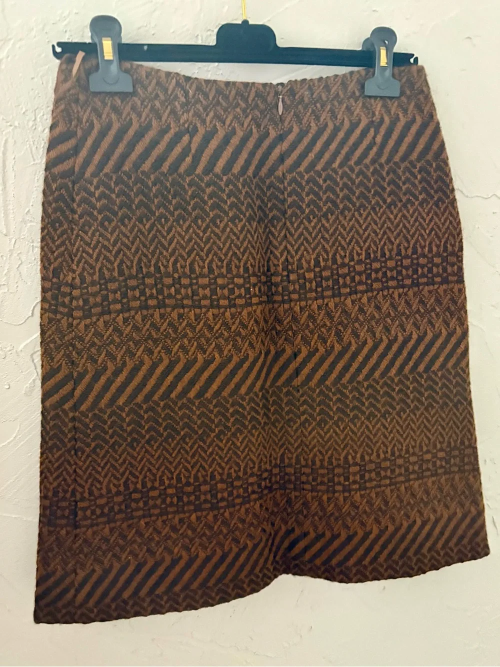 CHANEL 2000 Brown and Black Tweed Wool-skirt suit with belt